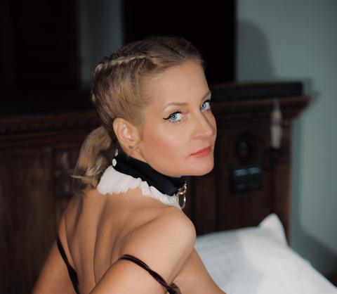 OnlyFansのヘッダー画像 ice_siren