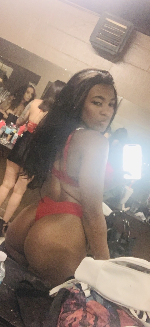 Gambar header OnlyFans imanimilanj