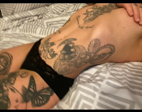 Imagen del encabezado de OnlyFans de inkednixon