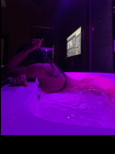 ओनलीफैंस हेडर चित्र isaura061