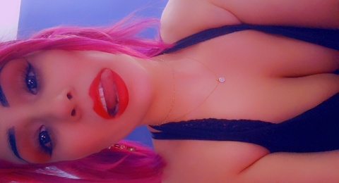 Gambar header OnlyFans ittybitty_avia