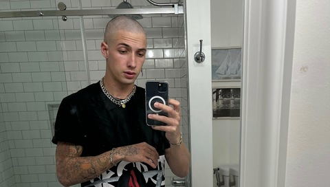 Gambar header OnlyFans ixwick