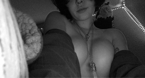 OnlyFans header picture jadeleine_