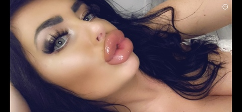 ओनलीफैंस हेडर चित्र jbrookexox