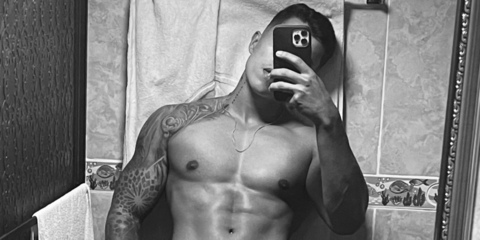 ओनलीफैंस हेडर चित्र jimmygara