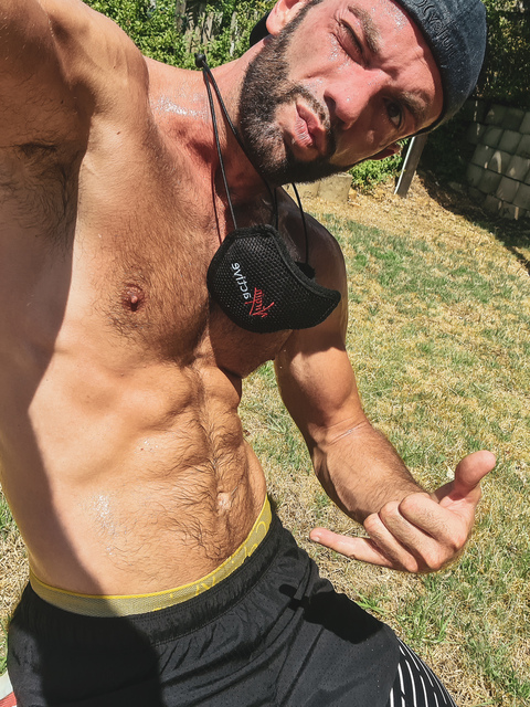 Imagem do cabeçalho do OnlyFans julienbertr