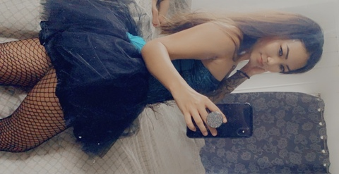 OnlyFans başlık resmi julinalee