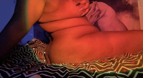 OnlyFansのヘッダー画像 kurvvykisses