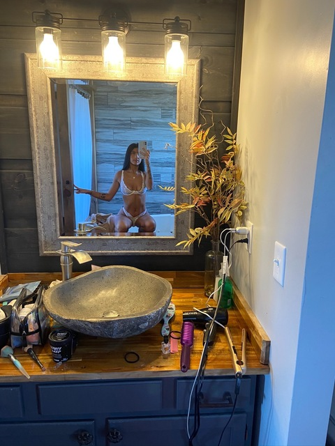 OnlyFans header picture kyleedeweese