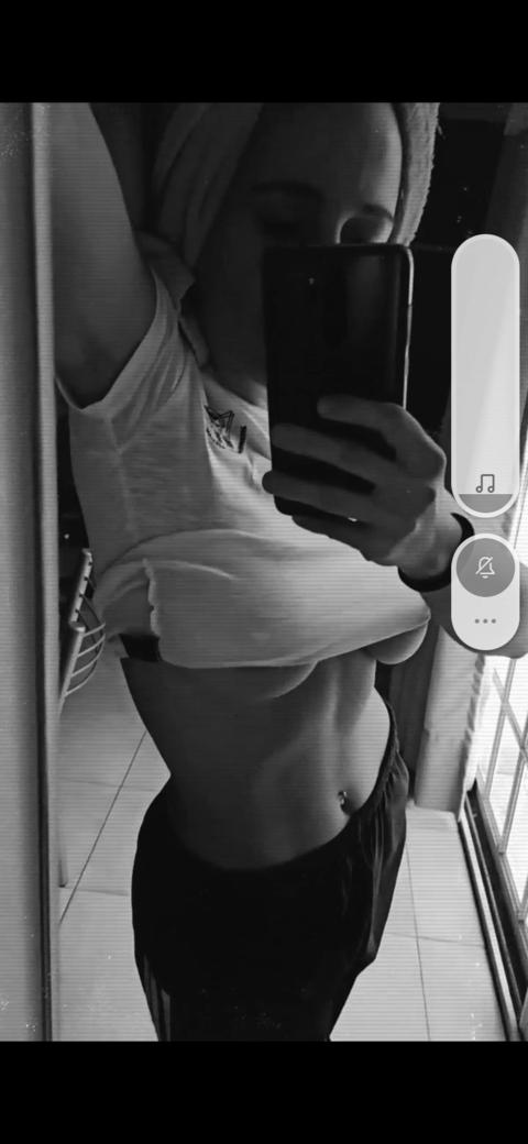 Изображение шапки OnlyFans ladelrrioba