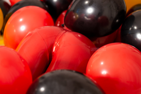 ओनलीफैंस हेडर चित्र latexnchill