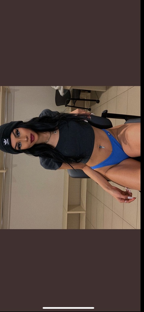 OnlyFans header picture lauranajm