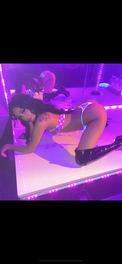 ओनलीफैंस हेडर चित्र lexyloso