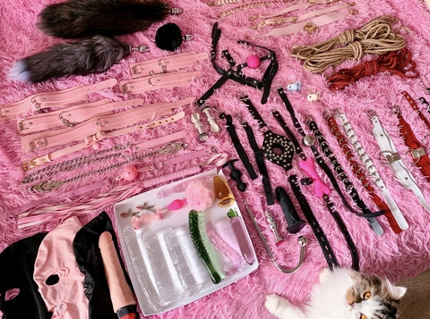 OnlyFansのヘッダー画像 lilslvkitten