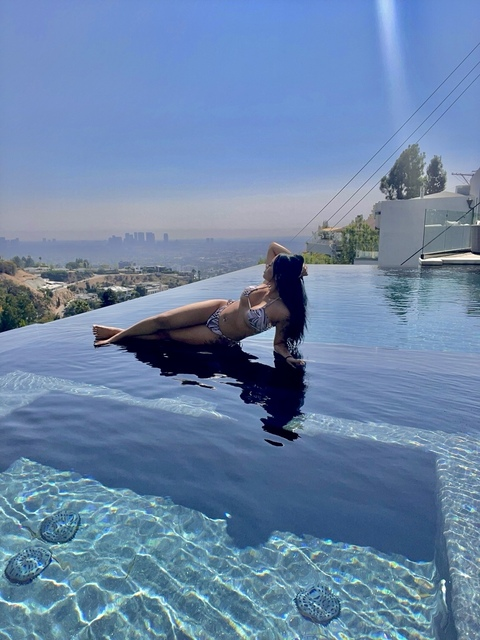 OnlyFansのヘッダー画像 lingcakes