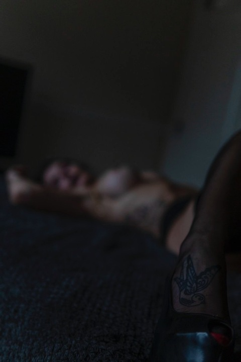 Image d'en-tête OnlyFans loumodel