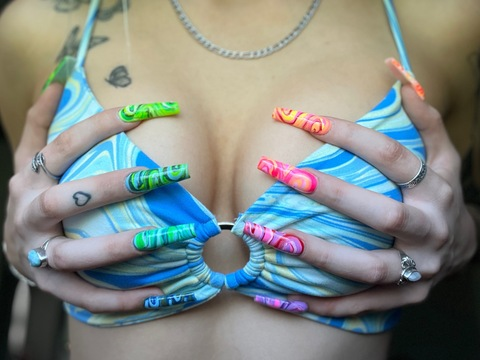 ओनलीफैंस हेडर चित्र lyssaa18