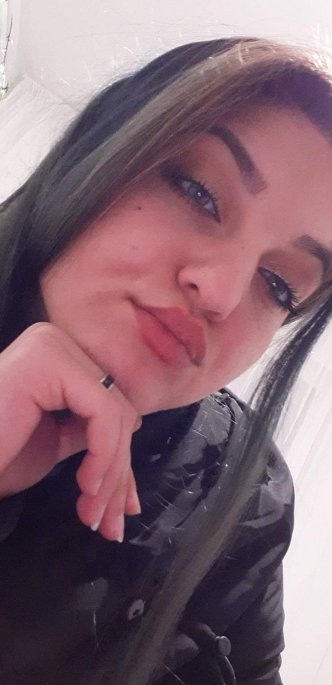 madalina.elena의 OnlyFans 해더 사진