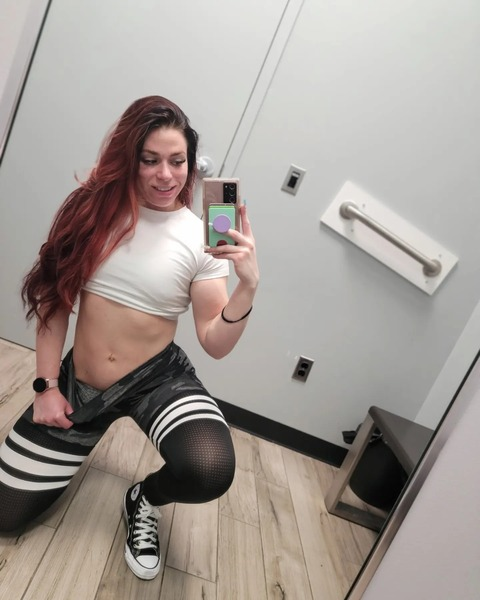 OnlyFansのヘッダー画像 maddieesx