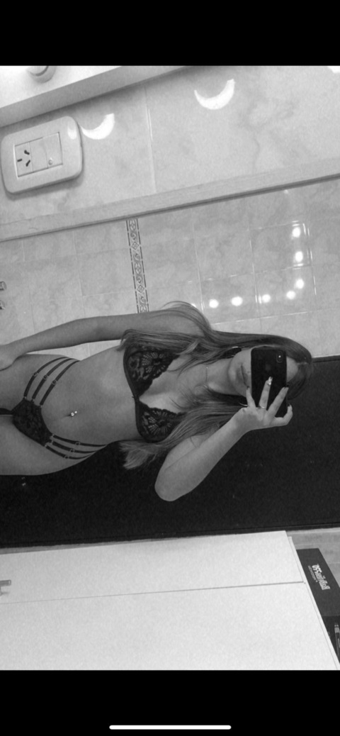 Imagen del encabezado de OnlyFans de maguio