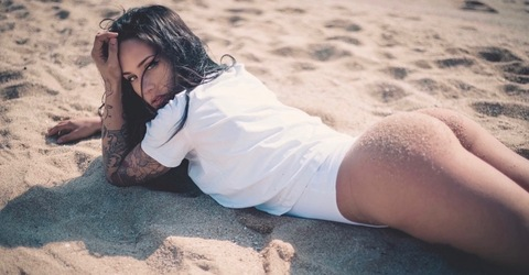 ओनलीफैंस हेडर चित्र mariaphlores