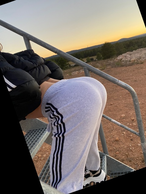 OnlyFans header picture martamartiineez