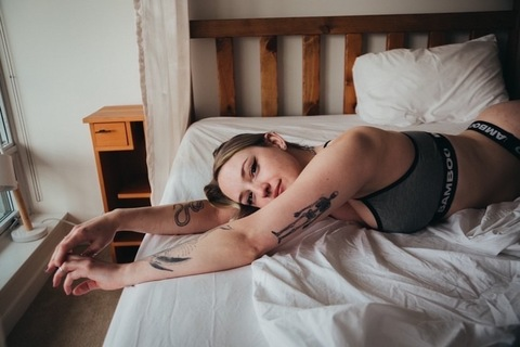 Image d'en-tête OnlyFans melthewhale