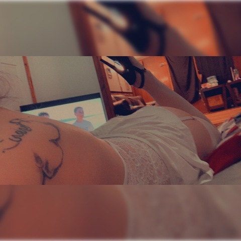 OnlyFans header picture mequeenbitch1