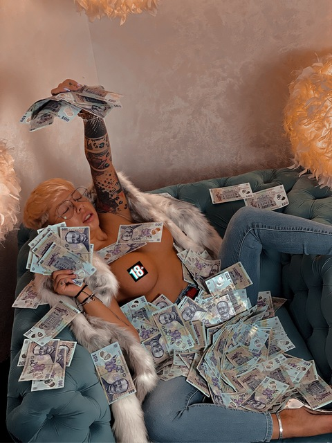 Снимка на заглавието на OnlyFans mickycostache