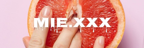 Imagen del encabezado de OnlyFans de miekoio