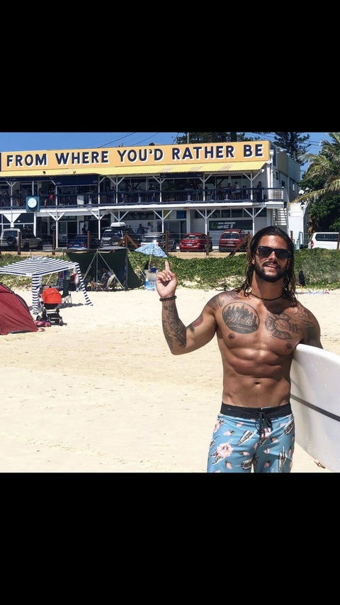 OnlyFansのヘッダー画像 mike-biserta