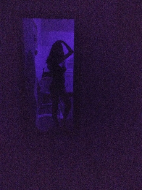 ओनलीफैंस हेडर चित्र mirela