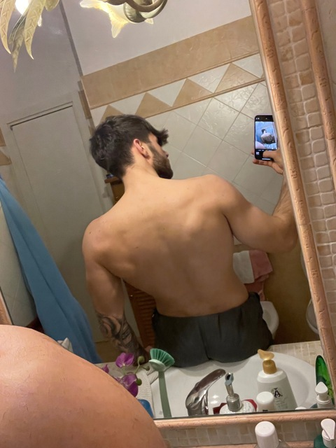 Gambar header OnlyFans mirkodigiuliofficial