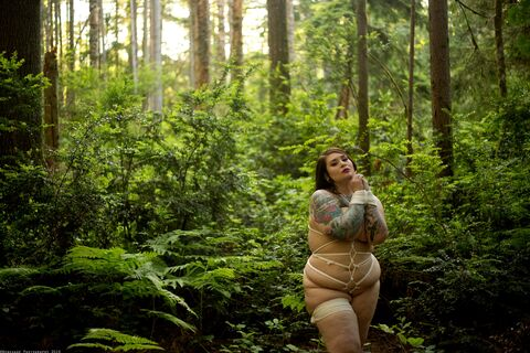 OnlyFansのヘッダー画像 missdebbiedarling