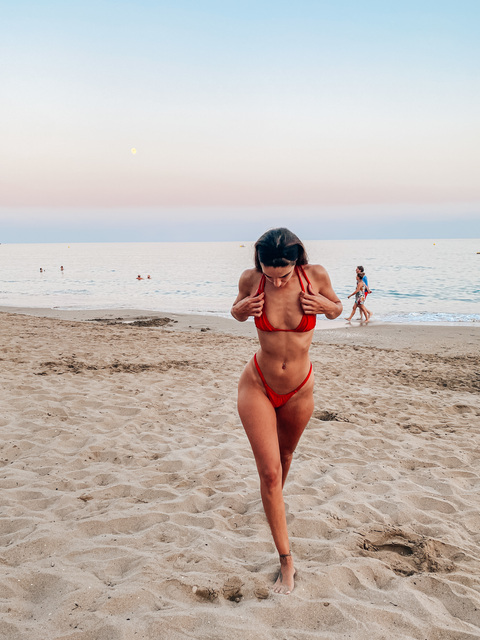 ओनलीफैंस हेडर चित्र missyennii