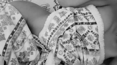 ओनलीफैंस हेडर चित्र naydhee