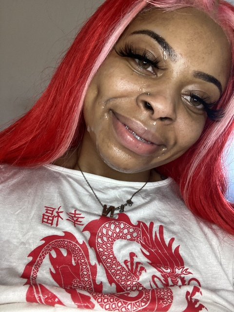 ओनलीफैंस हेडर चित्र niemoneyy