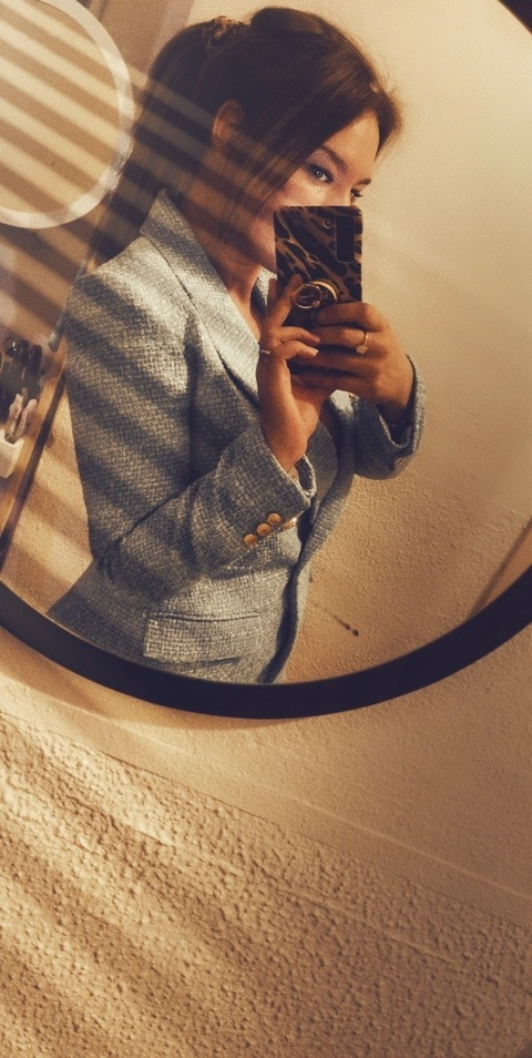 ओनलीफैंस हेडर चित्र ninaofficial1