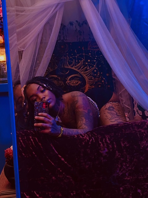 OnlyFans header picture nolathegoddess