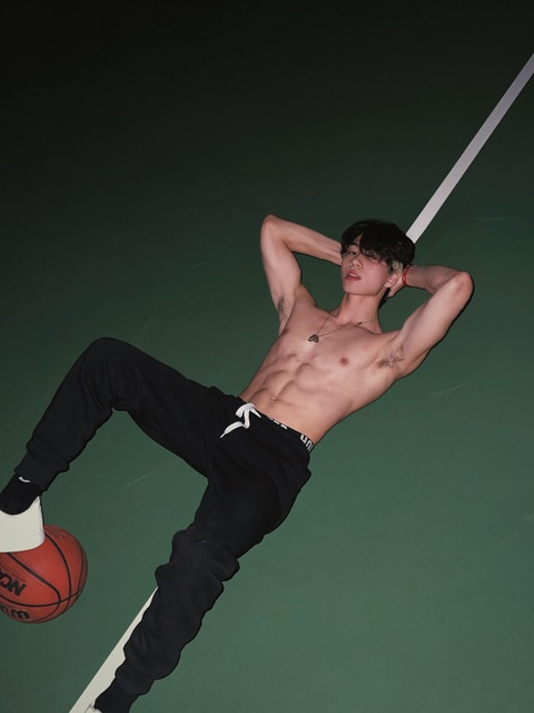 ओनलीफैंस हेडर चित्र olivermoy