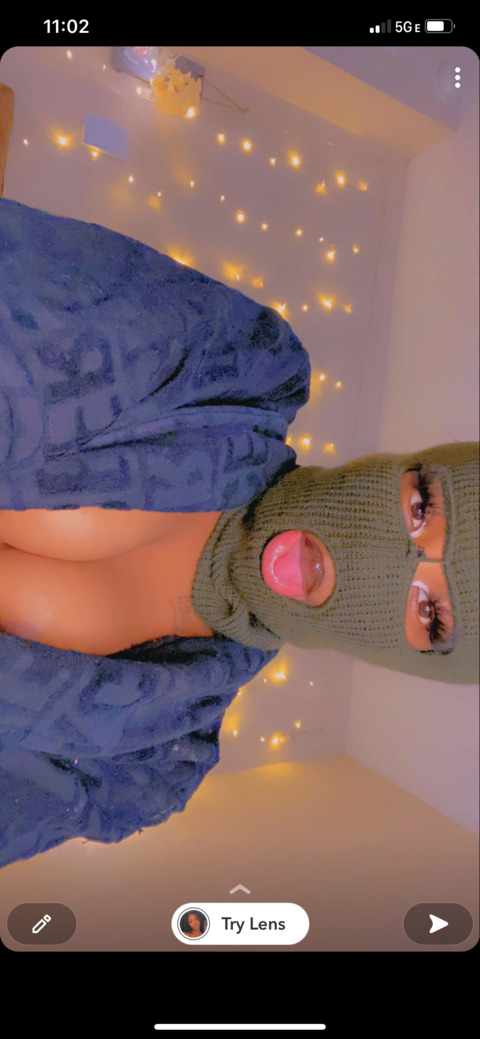 Image d'en-tête OnlyFans onlyadored