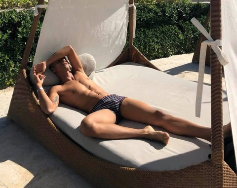 ओनलीफैंस हेडर चित्र pipegarcia123