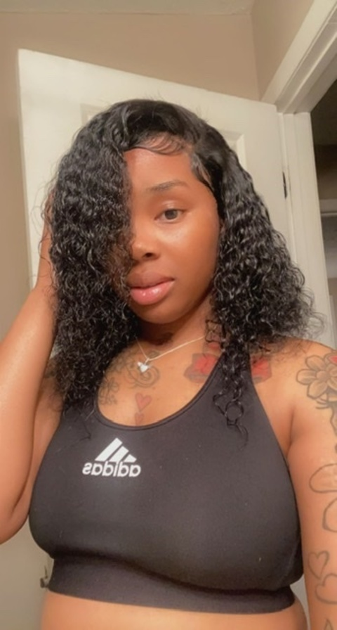 OnlyFansのヘッダー画像 prettyazztara