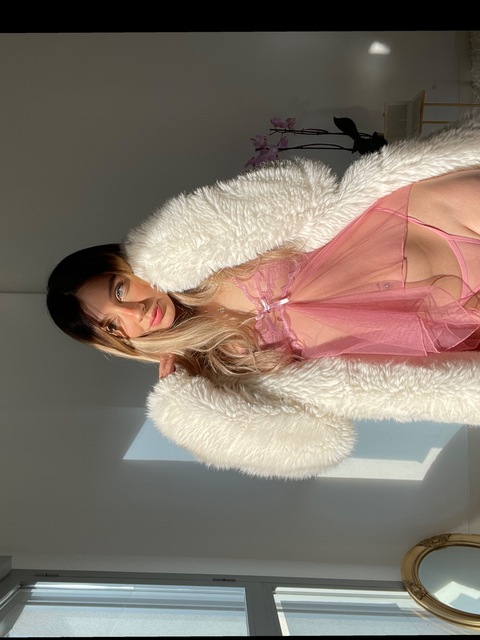 ओनलीफैंस हेडर चित्र princesa_ariiii