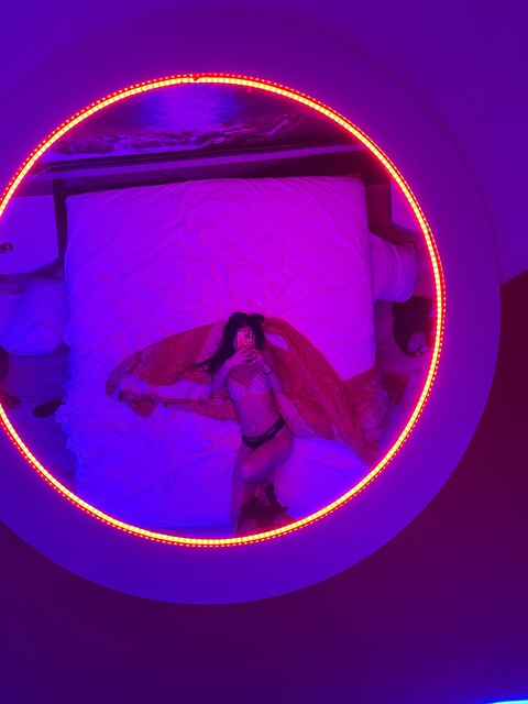 ओनलीफैंस हेडर चित्र princessririi