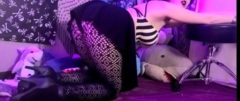 Снимка на заглавието на OnlyFans purplemegalodon