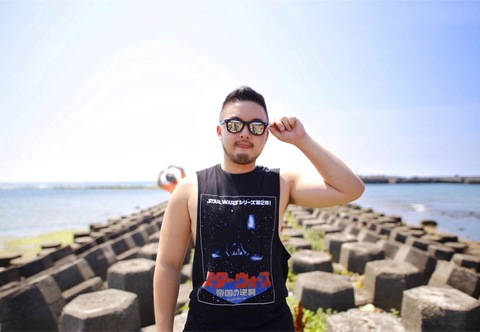 ओनलीफैंस हेडर चित्र qmoaliu