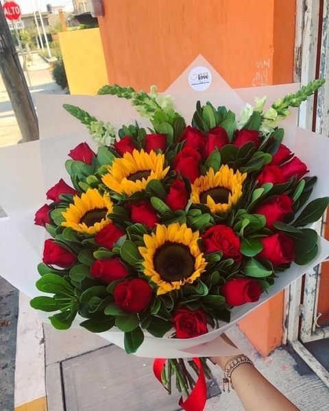 ओनलीफैंस हेडर चित्र queenbeexx