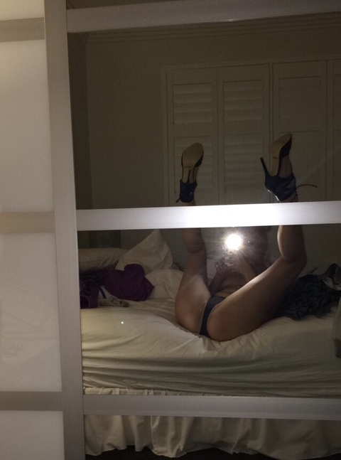 ओनलीफैंस हेडर चित्र queencharlee