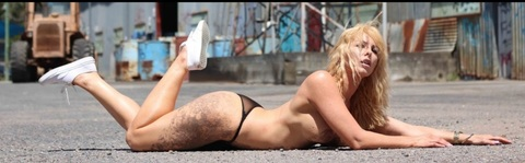 ओनलीफैंस हेडर चित्र rebeccamaymueller